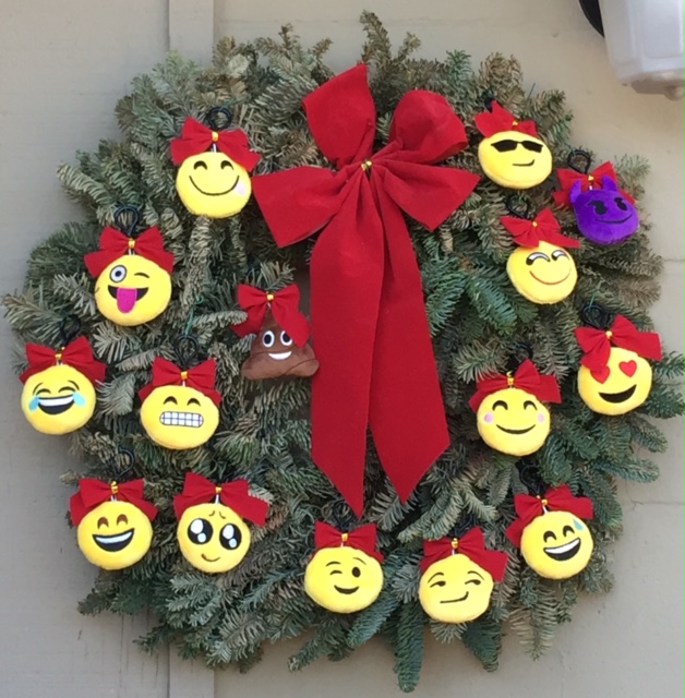 emoji-wreath
